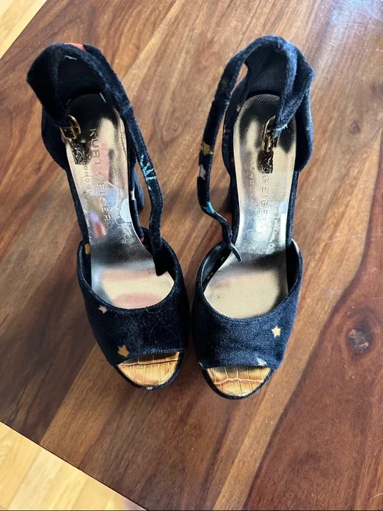 Kurt Geiger Black Velvet Star-Print Platform Heels - Picture 2 of 8